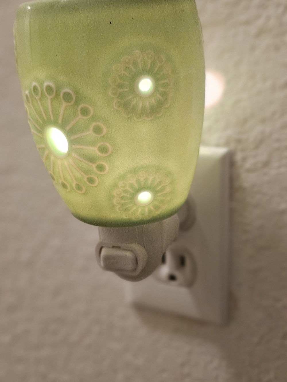 Scentsy Green Ceramic Plug-In Warmer